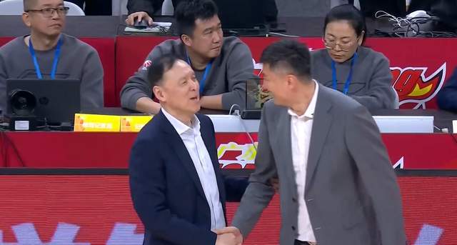 开云体育APP下载-有惊无险!广东轻取鱼腩,胡明轩末节独砍11分,杜锋给老帅上一课