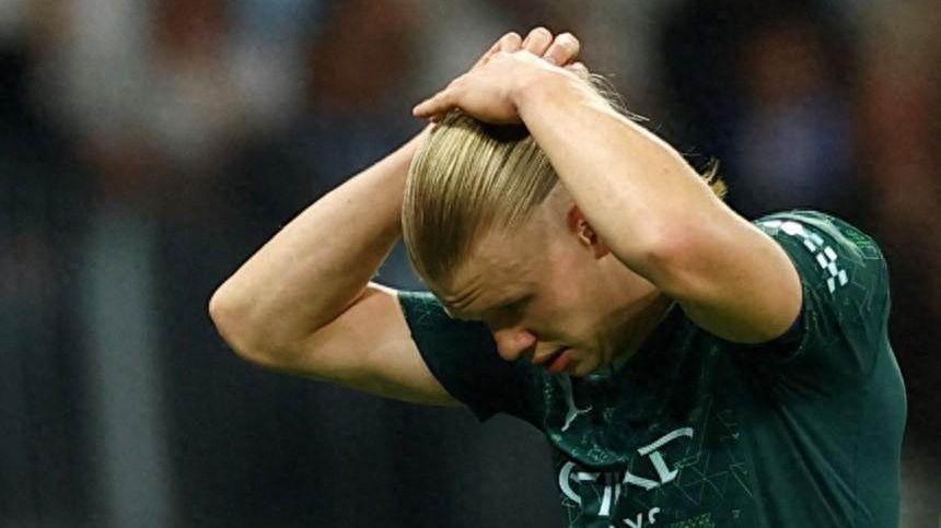 开云体育APP下载-哈兰德伯纳乌“隐身”:80分钟零射门,挪威锋霸遭皇马铁壁封锁