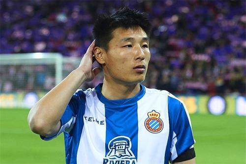 kaiyun-憋屈!102天未首发武磊罕见怒推对手 队友的反应……